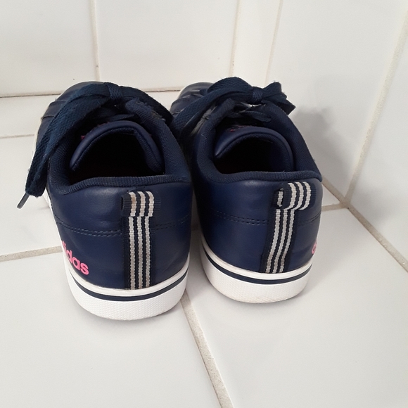 ADIDAS SNEAKERS SIZE 6 - Picture 4 of 9